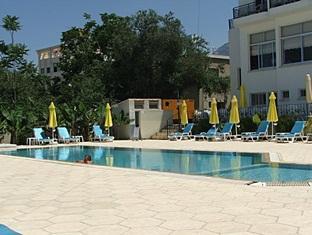 Watermill Hotel Кирения Екстериор снимка
