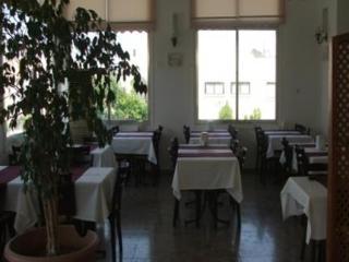 Watermill Hotel Кирения Екстериор снимка